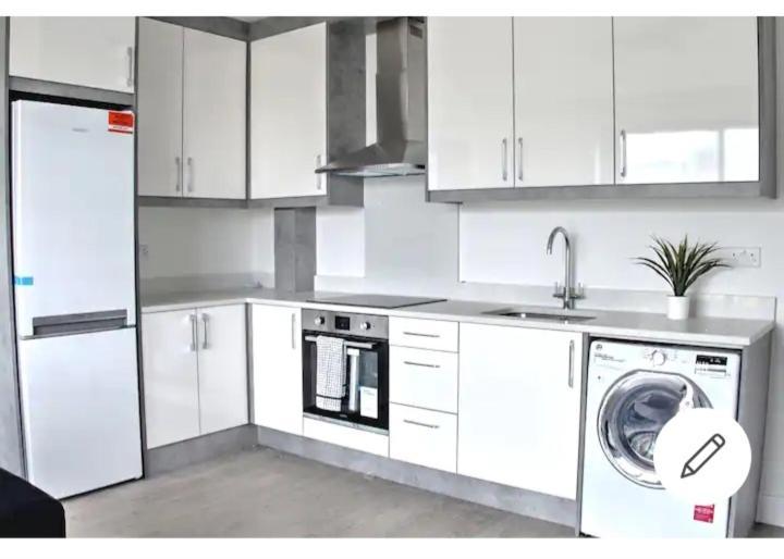 Cozy 2 Bedrooms Apartment Canvey Island Екстериор снимка
